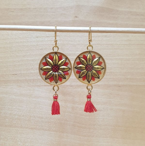 H&auml;ngende Ohrringe mit illuminierter goldener/blauer Blume