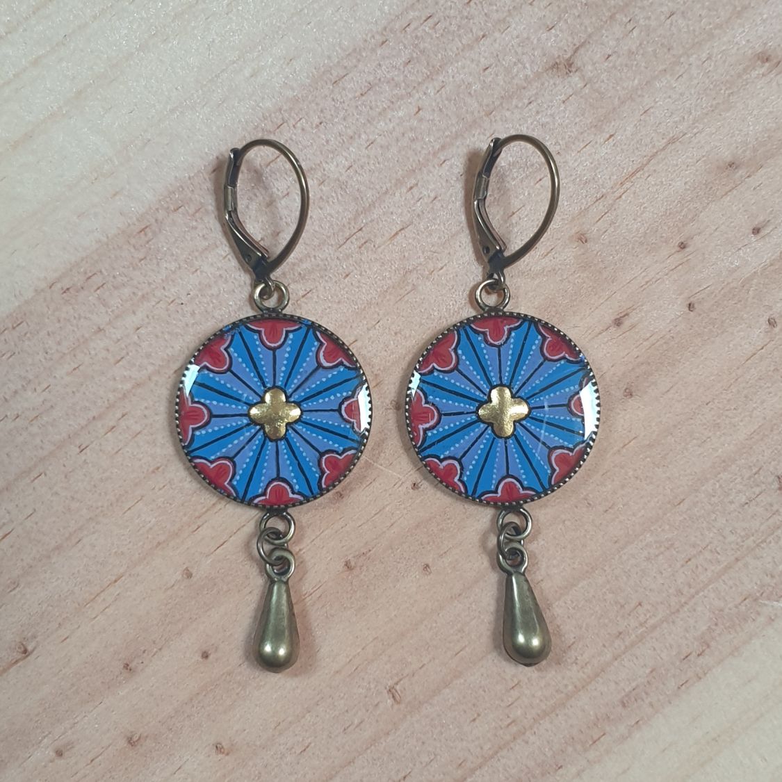 Boucles d'oreille pendantes rosace gothique