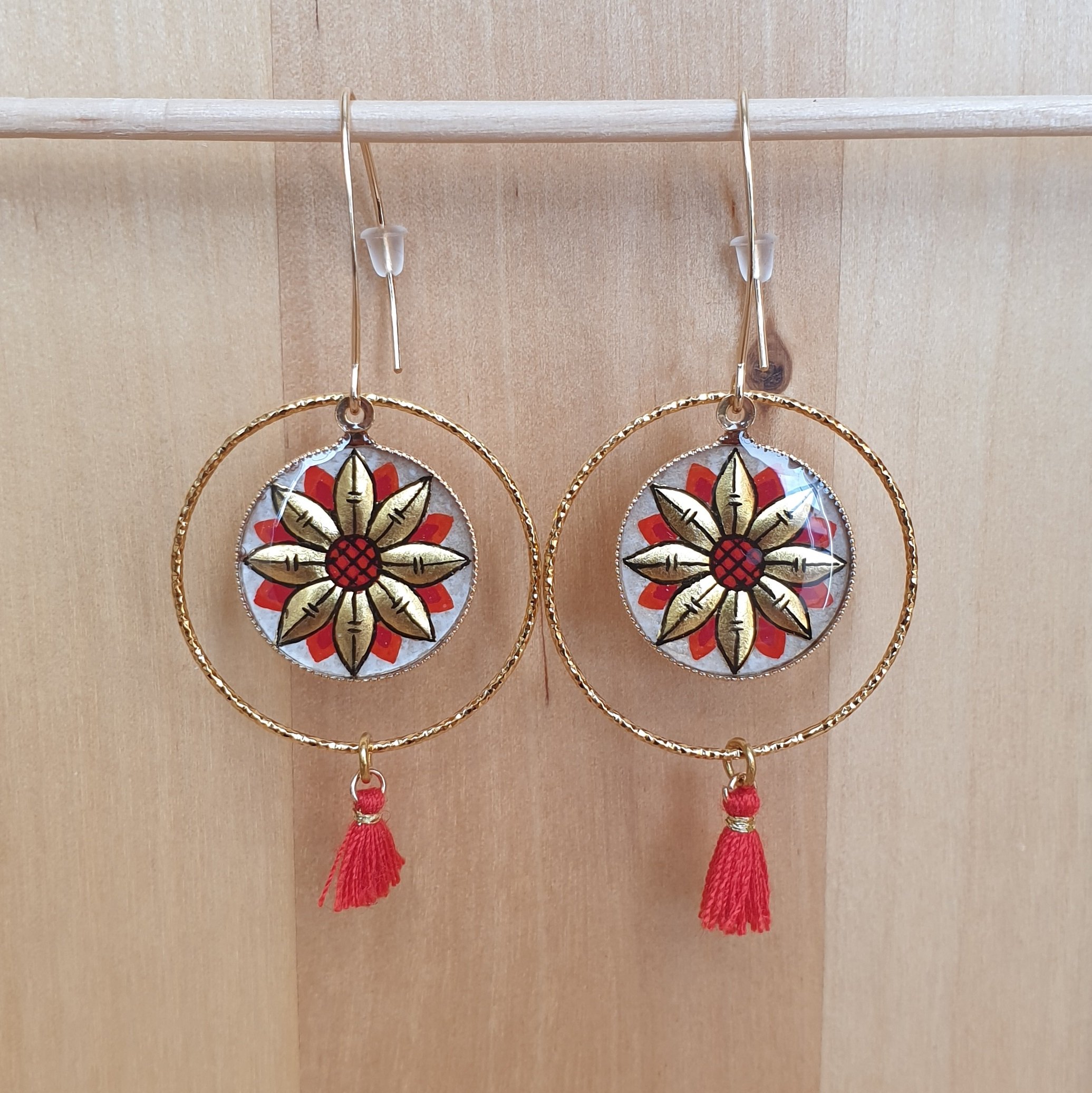 Boucles d'oreille pendantes fleur or/rouge