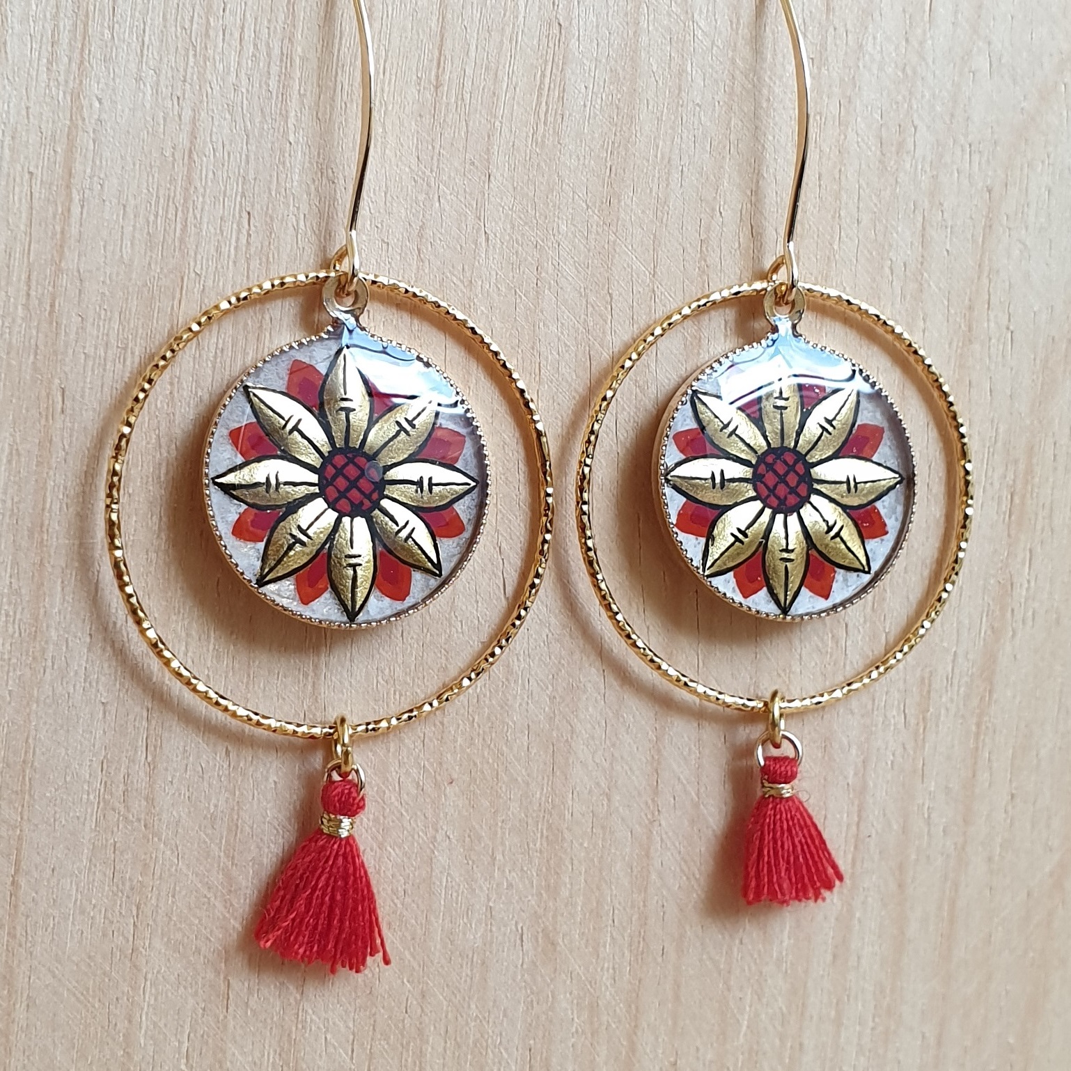 Boucles d'oreille pendantes fleur or/rouge