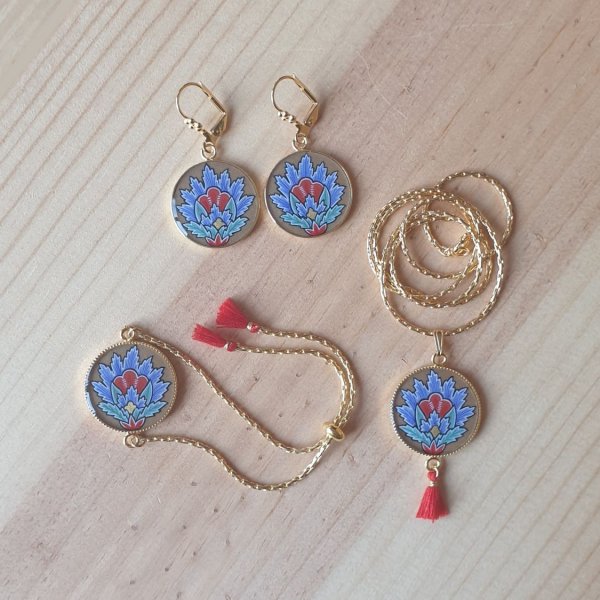 Bracelet r&eacute;glable enluminure fleur orientale bleue