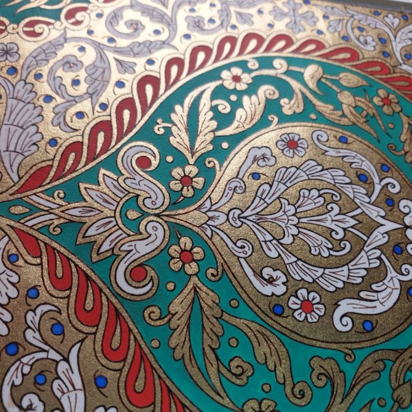 Gold-/Gr&uuml;n-/Rot-/Blau-Arabesken-Illumination