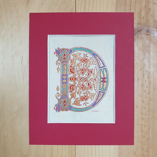 Lettre D enluminée de style médiéval avec motifs entrelacés.