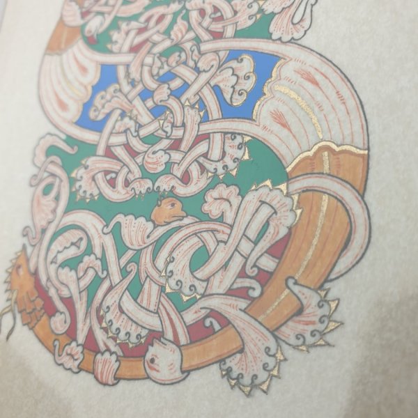 Lettre S enlumin&eacute;e style roman