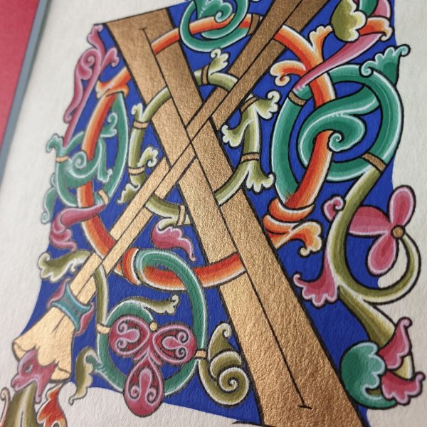 Illuminierter X-Brief im romanischen Stil