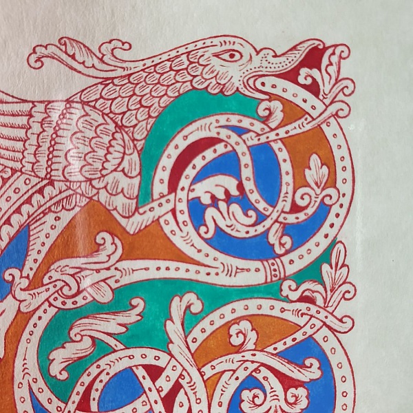 Lettre F enluminée style roman avec motifs médiévaux colorés.